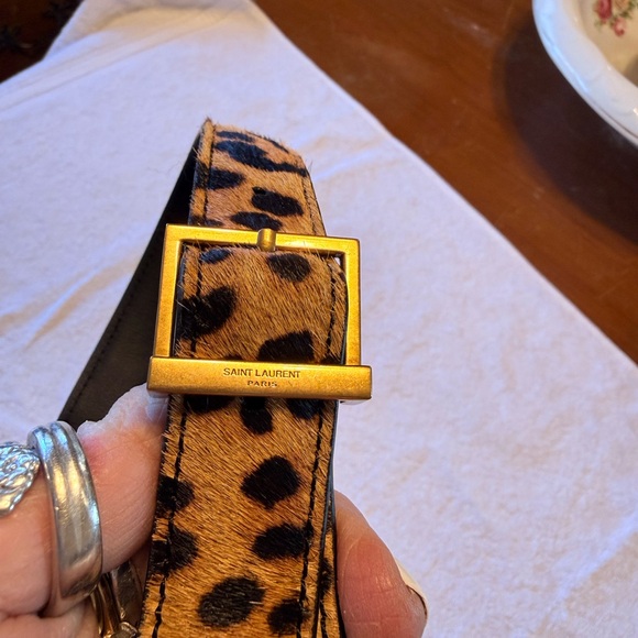 Saint Laurent
Le 5 A 7 Small Hobo Bag in Leopard-Print Calf Hair - Picture 6 of 11